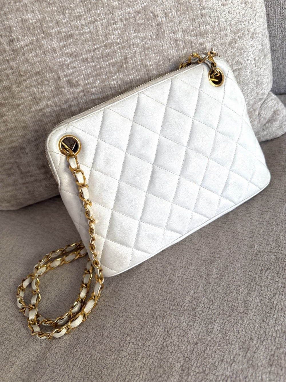 CHANEL Vintage White Bag - Picture 7 of 15